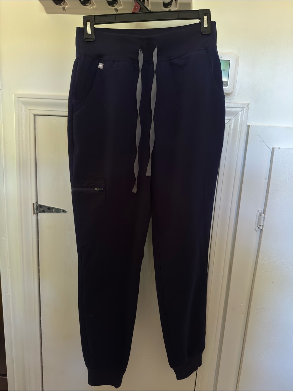 FIGS WOMEN’S NAVY JOGGER SCRUBPANTS